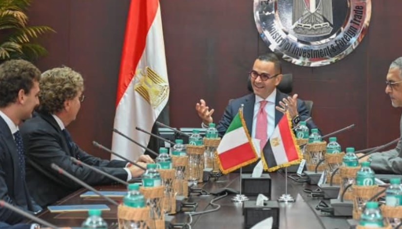 جانب من الاجتماع جانب من الاجتماع