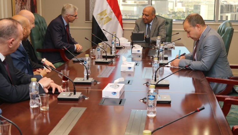 وزير الكهرباء مع ممثلي شركة ABB السويدية وزير الكهرباء مع ممثلي شركة ABB السويدية