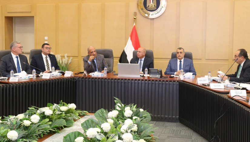 وزير الكهرباء محمود عصمت وزير الكهرباء محمود عصمت