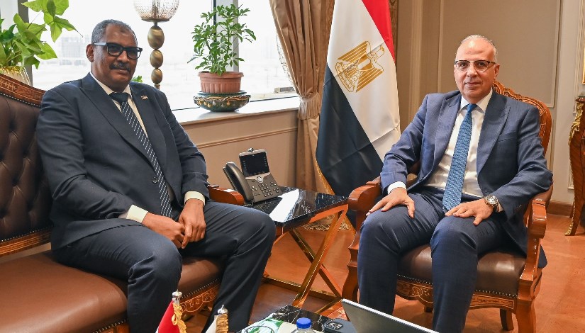 وزير الري مع نظيره السوداني وزير الري مع نظيره السوداني