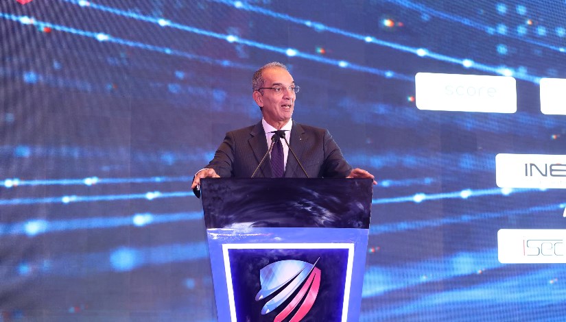 الدكتور عمرو طلعت وزير الاتصالات الدكتور عمرو طلعت وزير الاتصالات