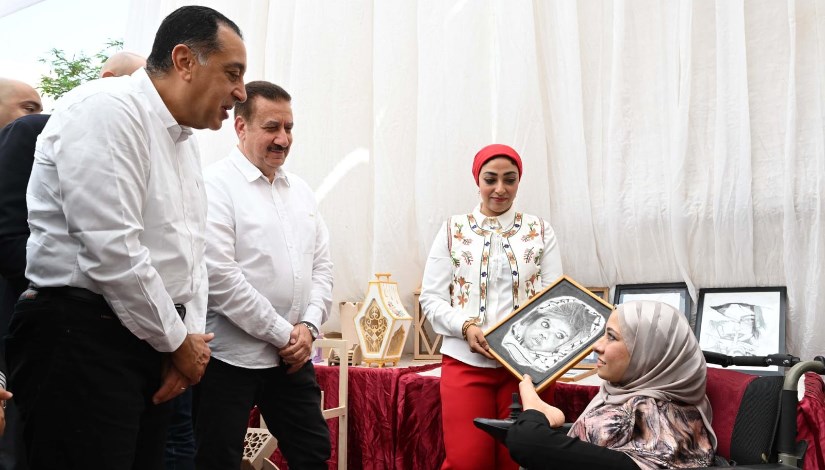 حوار إنساني بين رئيس الحكومة وعارضة من ذوي الهمم
