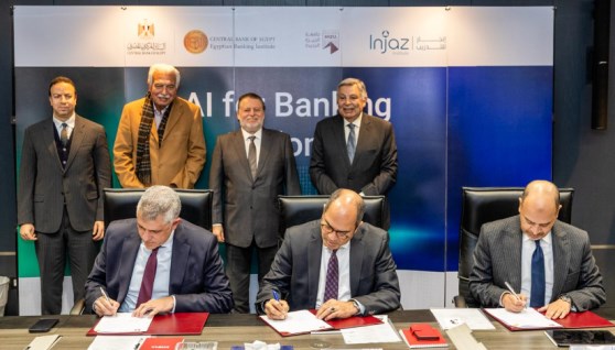 جانب من التوقيع