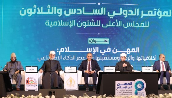 الدكتور عمرو طلعت وزير الاتصالات خلال اللقاء