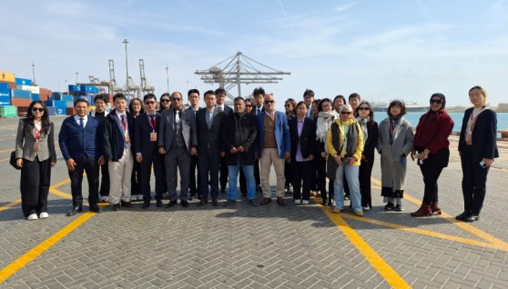 وفدا طلابيًا من جامعة بكين  الصينية