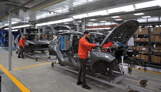 صناعة سيارات جيلي