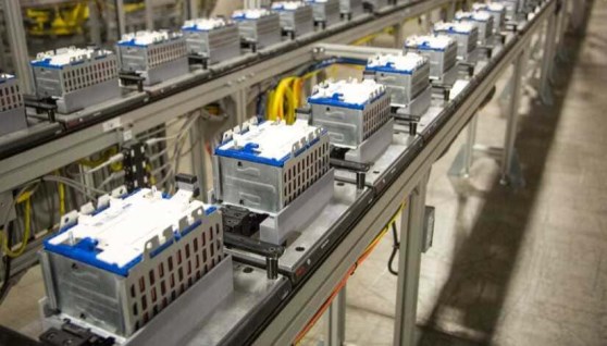 مصنع بطاريات للسيارات الكهربائية