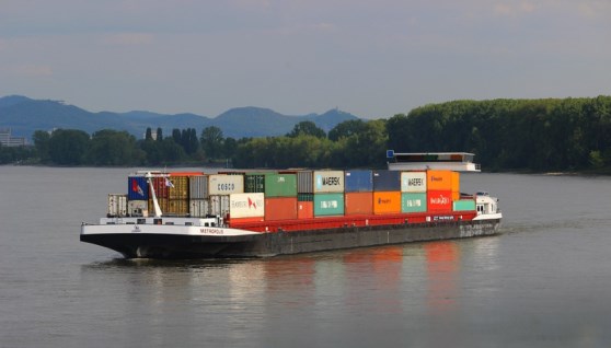 النقل المائي الداخلي للبضائع