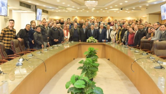 جانب من اجتماع الشركة القابضة للصناعات الغذائية