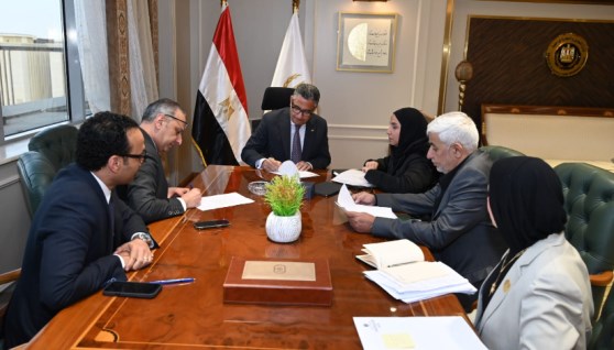 جانب من لقاء وزير التموين مع أعضاء مجلسي النواب والشيوخ