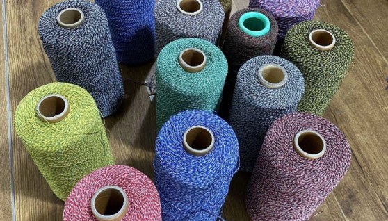 غزول وخيوط الخياطة وألياف