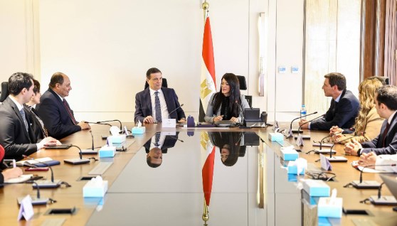 جانب من التوقيع على الاتفاقية