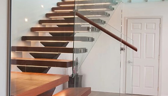 صناعة الدرابزينات الخشبية