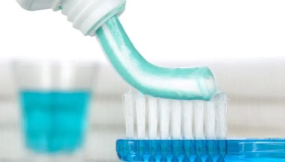 معجون الأسنان 