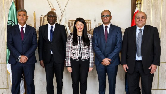 جانب من توقيع الاتفاقية