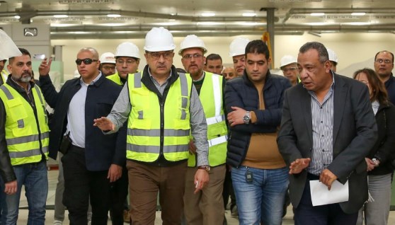 وزير قطاع الأعمال خلال جولته لمصنع الغزل والنسيج بالمحلة الكبرى