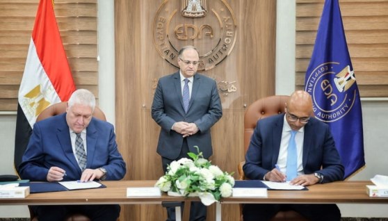 جانب من توقيع خطاب اتفاق (Letter of Agreement) 