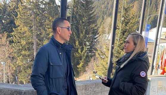 وزير الاستثمار خلال لقائه مع قناة "العربية بيزنس"