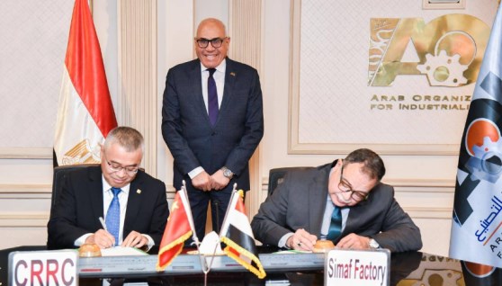 لحظة توقيع الاتفاقية