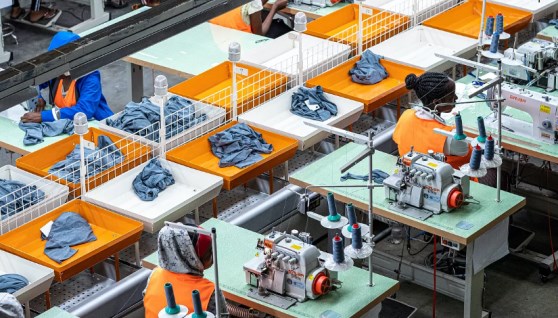 مصنع ملابس- أرشيفية