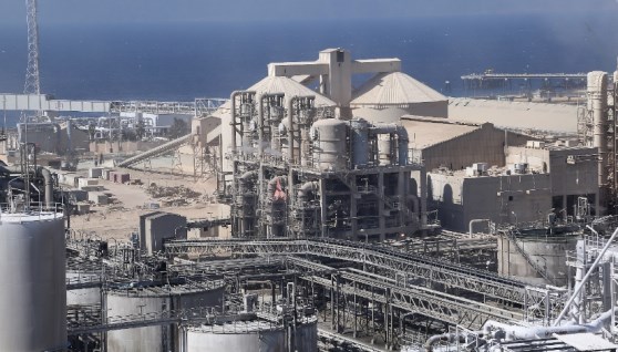 مصنع فوسفات