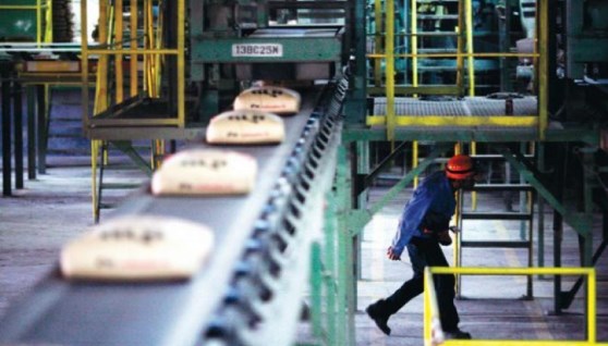 مصنع أسمنت - صورة أرشيفية