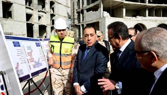 رئيس الوزراء خلال افتتاح مستشفى كليوباترا التجمع