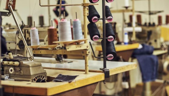 مصنع ملابس - صورة أرشيفية