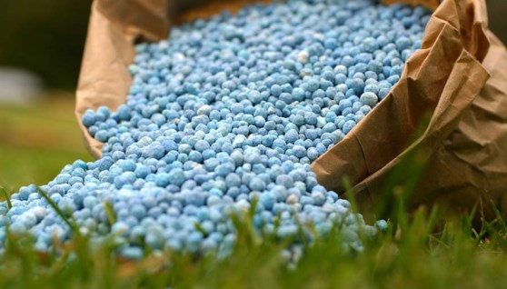  الكيماويات والأسمدة - صورة أرشيفية 