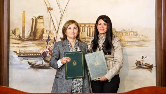 خلال توقيع الاتفاق 