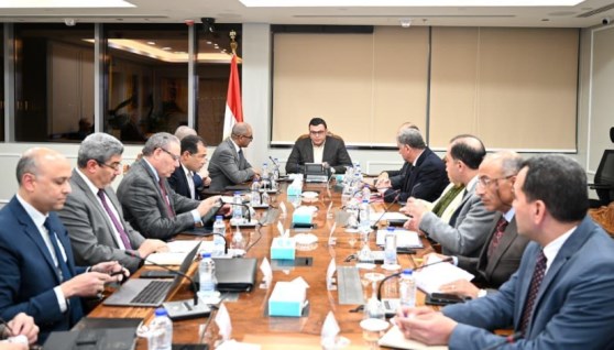 جانب من اجتماع وزير الإسكان