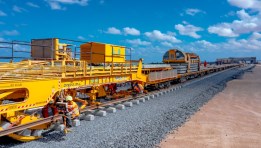 قطار التركيبات