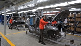 صناعة سيارات جيلي