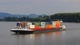 النقل المائي الداخلي للبضائع