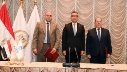 جانب من التوقيع 