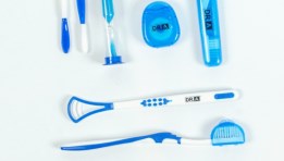 محضرات للعناية بالأسنان