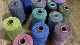 غزول وخيوط الخياطة وألياف