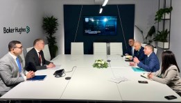 وزير البترول خلال لقائه شركة بيكرهيوز