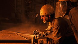 العاملين بالقطاع الصناعي