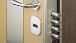 الأبواب المصفحة 