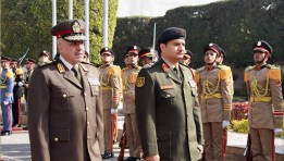  الفريق أول عبد المجيد صقر القائد العام للقوات المسلحة