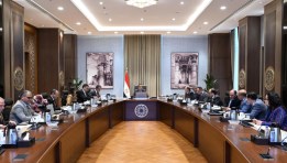 جانب من اجتماع رئيس الوزراء