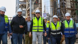 المهندس محمد شيمي خلال جولته بشركة الدلتا للأسمدة والصناعات الكيماوية