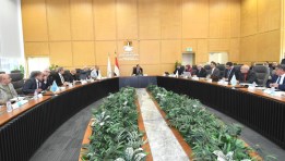 وزير الإسكان يتابع موقف مشروعات الإسكان