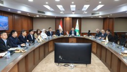 محافظ الجيزة يلتقي وفد من رجال الأعمال والمستثمرين الصينيين