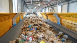 مصنع تدوير مخلفات - صورة ارشيفية