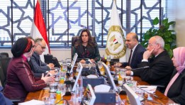 وزير التنمية المحلية مع القائم بأعمال وزير البيئة