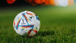 كرة قدم إنتاج شركة أديداس 