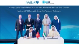 خلال توقيع العقود - صورة أرشيفية 