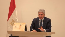 وزير السياحة والآثار 